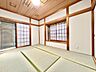 和室：畳敷きの和室障子と窓がある室内