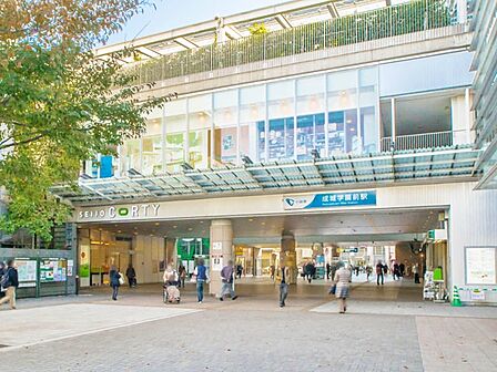 小田急小田原線「成城学園前」駅まで約1520m