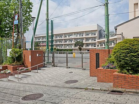 横浜市立市ケ尾小学校まで約400m