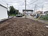 外観：住宅街に囲まれた整地前の土地