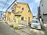 外観：戸建て住宅の外観と前面道路