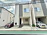 外観：3階建て住宅の外観と前面駐車スペース