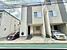外観：道路に面した3階建て住宅の外観