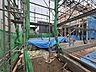 その他：建築中の建物と資材が置かれた現場