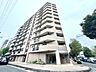 外観：高層の集合住宅を道路側から見た外観
