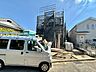 外観：建物外観と前面道路