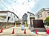 外観：複数の戸建てが並ぶ住宅街の外観