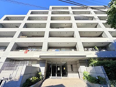 外観:植栽のある集合住宅の外観 外観:植栽のある集合住宅の外観