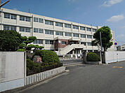 羽曳野市立高鷲中学校まで697m