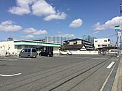 ファミリーマート一津屋三丁目店まで708m