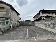 元々駐車場用地だったところが売りに出ました！見ての通り整形地です♪