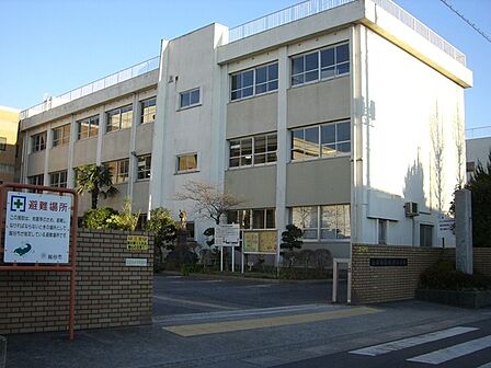 越谷市立大沢小学校まで1010m