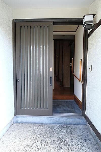 玄関を拡大表示