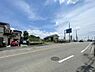 その他：前面道路は広々15m幅で歩道もあります。