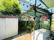 お庭になります♪家庭菜園に最適のお庭の広さ♪趣味として何かを育ててみるのはいかがでしょうか？