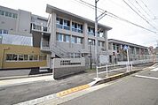 八王子市立いずみの森義務教育学校まで992m