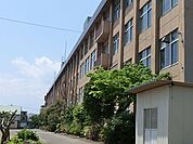 八王子市立由木中学校まで2900m