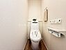 トイレ：ウォシュレット機能付トイレ最新の節水型トイレを採用した、明るく清潔感のあるお手洗いです！