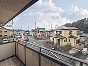 バルコニーからの眺望視界を遮るもののない、開放感たっぷりの眺望が楽しめます！広い空と緑豊かな街並みを眺めながら過ごせるこの景色は、日々の暮らしに安らぎを与えてくれます。