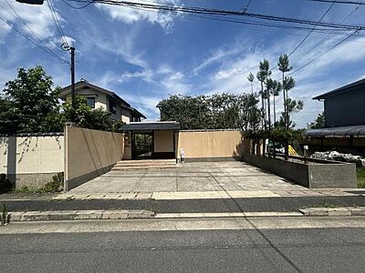 外観:「静けさ」と「暮らしやすさ」が調和する和モダンなお住まいです! 外観:「静けさ」と「暮らしやすさ」が調和する和モダンなお住まいです!