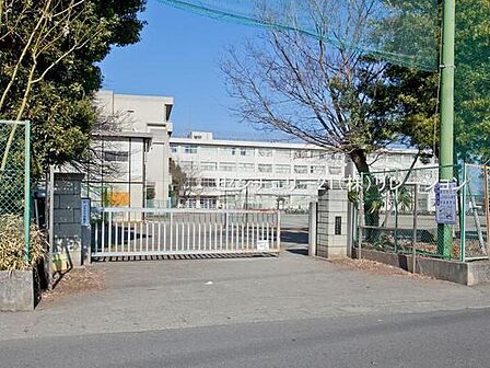 海老名市立有馬中学校まで2415m