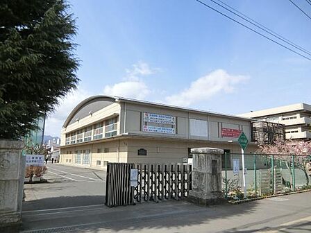 厚木市立厚木中学校まで1013m