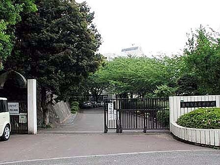 座間市立南中学校まで910m