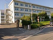 綾瀬市立城山中学校まで498m