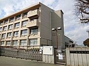 厚木市立依知中学校まで923m