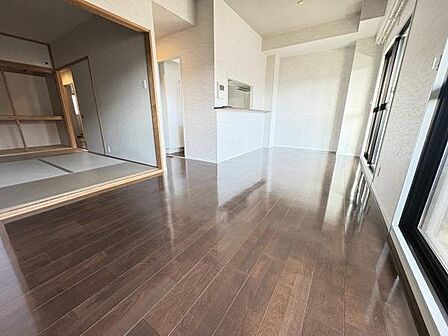 天井が高く開放感のあるLDKです
