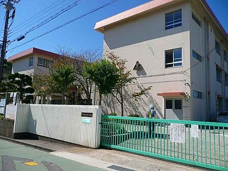 神戸市立泉台小学校まで1270m、神戸市立泉台小学校