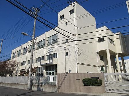 大阪市立諏訪小学校まで923m