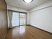 こちらの画像は、AIを用いて家具等を消しております。