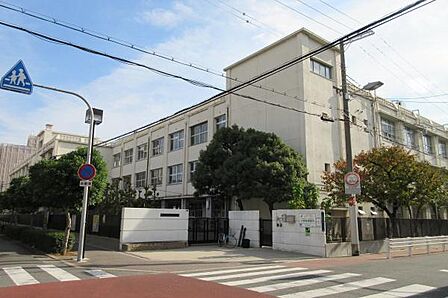 大阪市立新森小路小学校まで1048m