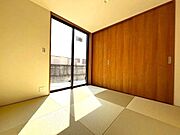 和室・4.5帖。しっとりとした落ち着いた雰囲気の和室です。
