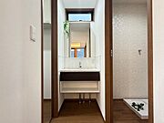 明るくおしゃれな洗面台です！