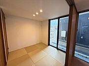 1階　和室4.5帖。しっとりとした落ち着いた雰囲気の和室です。