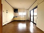 DK8帖・一日の中で多くの時間を過ごすことになるダイニング、家族との大切な時間を過ごせます。