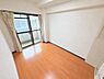 子供部屋：子供部屋・約4.3帖。学習机を置いて、勉強に集中できそうなお部屋。