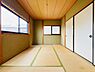 和室：2階和室・6帖。しっとりとした落ち着いた雰囲気の和室です。