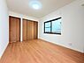 洋室：1階洋室・約6帖。家族構成に合わせて様々な用途でお使いいただけるお部屋です。AIによる動産物撤去加工をしています。