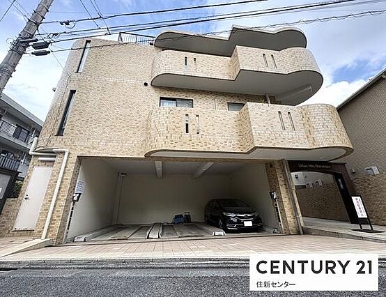 広々とした駐車...