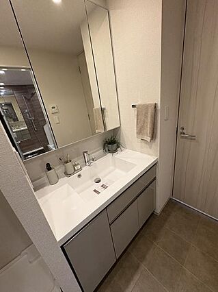 三面鏡付の洗面...
