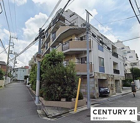 人目を引くおしゃれな外観　有名なケーキ屋さんや、おしゃれなショップ、飲食店が多数あり、休日も楽しみです♪