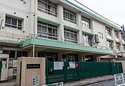 渋谷区立西原小学校まで152m