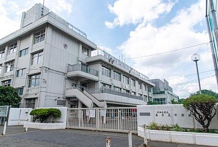 世田谷区立喜多見中学校まで780m