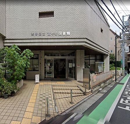 渋谷区立富ヶ谷図書館まで750m