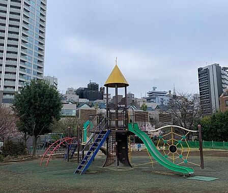 新宿区立富久さくら公園まで1202m