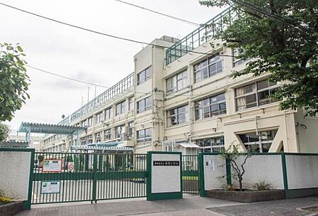 世田谷区立用賀小学校まで542m