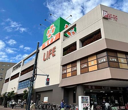 ライフ千川駅前店まで700m